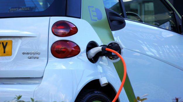 La voiture électrique pollue bien plus qu’on ne l’imagine – Voici pourquoi