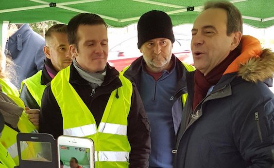 Guy Lefrand, le maire d'Évreux, avait invité des "gilets jaunes" à bloquer la préfecture. (Capture d'écran Twitter@Neogotobe)