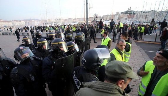 Manifestation des "gilets jaunes" à Marseille. (Capture d’écran Twitter@matoulapin)