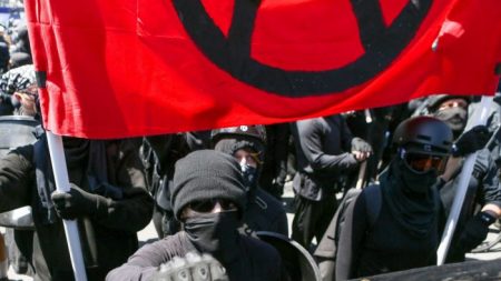 Des soldats américains racontent l’attaque qu’ils ont subie par une dizaine d’extrémistes antifa