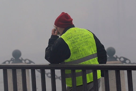 "Gilets jaunes": des avocats demandent l'interdiction des grenades explosives.    (Photo : GEOFFROY VAN DER HASSELT/AFP/Getty Images)