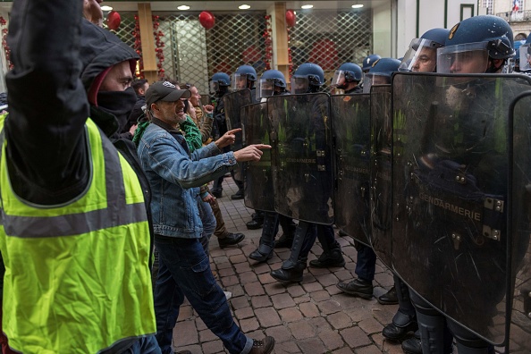 Manifestation de gilets jaunes au Puy-en-Velay le 8 décembre 2018.       (THIERRY ZOCCOLAN/AFP/Getty Images)