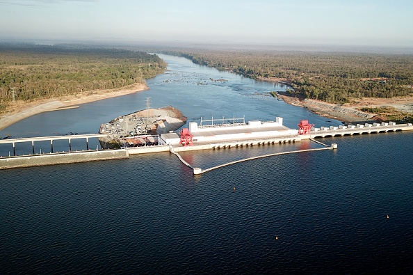 Une vue générale du barrage hydroélectrique de 400 mégawatts Lower Sesan 2 au Cambodge, inauguré le 17 décembre 2018. Le Premier ministre cambodgien Hun Sen a ouvert en 2018 le plus grand barrage du pays, ignorant les avertissements concernant l'impact catastrophique cela pourrait avoir sur l'environnement et les moyens de subsistance des locaux. Photo LY LAY / AFP / Getty Images.