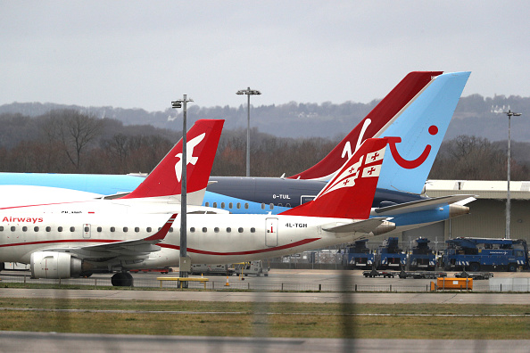 -110.000 passagers devaient emprunter un avion décollant de Gatwick ou y atterrissant jeudi. Tout au long de la journée, les avions sont restés cloués au sol, à cause de deux drones circulant dans l’espace aérien. Photo Kitwood/Getty Images.