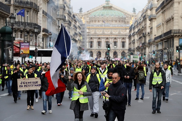 Des Gilets jaunes à l'Opéra, à Paris, le 22 décembre 2018. (FRANCOIS GUILLOT/AFP/Getty Images)