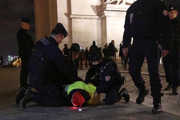 La police des polices, a été saisie par la justice de 48 affaires de violences policières présumées lors de manifestations des "gilets jaunes" et des lycéens. (Photo : ZAKARIA ABDELKAFI/AFP/Getty Images)