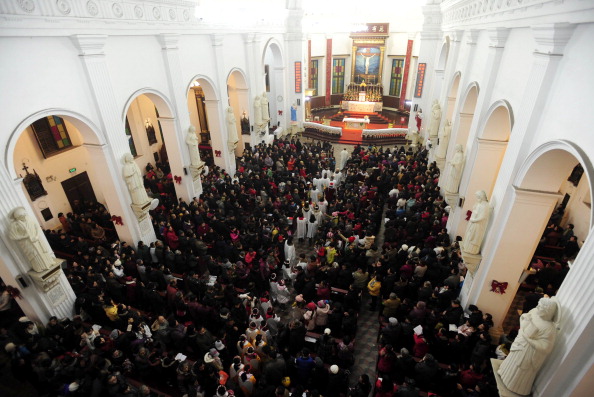 -Les églises chrétiennes en Chine sont divisées entre les églises officielles, où l'on prie notamment pour le Parti communiste, et les "clandestines » qui n’ont pas de lien avec le pouvoir. Photo CHINA OUT/ STR / AFP / Getty Images.