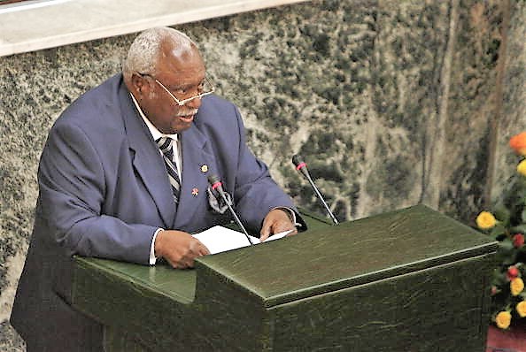 -Girma Wolde-Giorgis prononce un discours après avoir été réélue présidente de l'Ethiopie le 09 octobre 2007 au Parlement à Addis-Abeba.  Photo JOSE CENDON / AFP / Getty Images.