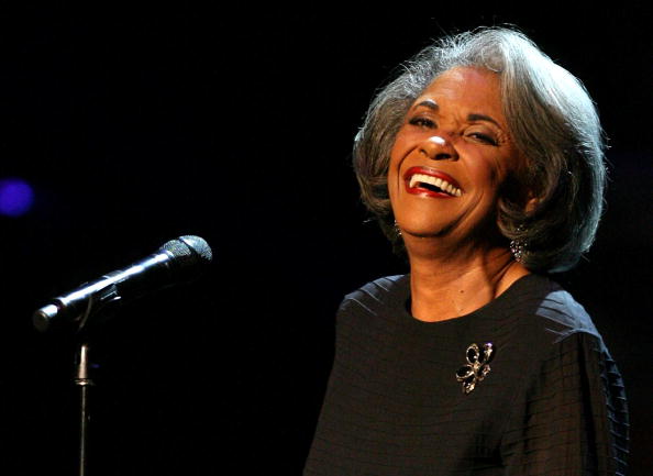 -Nancy Wilson se produit lors du concert Thelonious Monk Jazz Théâtre le 28 octobre 2007 à Los Angeles, Californie. Photo de Frederick M. Brown / Getty Images.