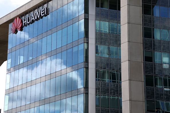 -Boulogne-Billancourt, une banlieue parisienne voisine, montre le siège de la société Hewlett-Packard et de la multinationale chinoise Huawei. Photo LUDOVIC MARIN / AFP / Getty Images.