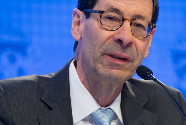 Maurice Obstfeld, conseiller économique et directeur du département des études au FMI, tient une conférence de presse sur les perspectives de l'économie mondiale lors des réunions de printemps 2018 du Fonds monétaire international et du Groupe de la Banque mondiale au siège du FMI à Washington, DC. (Photo : SAUL LOEB/AFP/Getty Images)