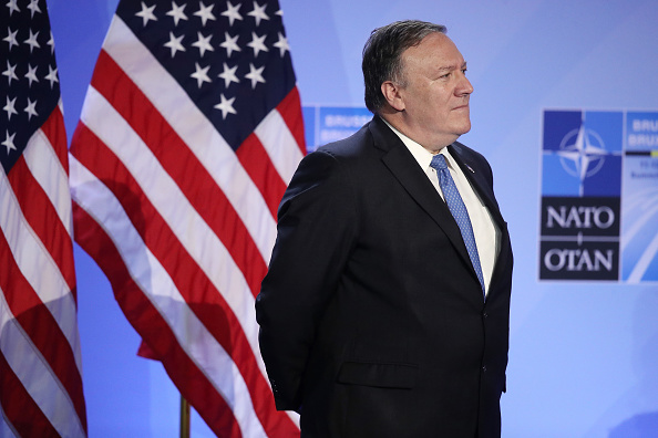 -Le Secrétaire d'État américain, Mike Pompeo a exhorté les alliés des Etats-Unis à se joindre aux efforts de Donald Trump, leur demandant notamment de "dire honnêtement" si des organismes comme les Nations Unies et le Fonds monétaire international servent réellement les intérêts de la population. Photo de Sean Gallup / Getty Images.