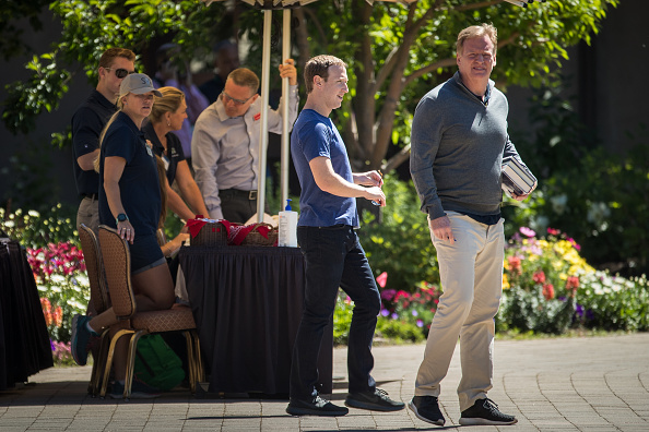 -Chaque mois de juillet, certains des hommes d'affaires les plus riches et les plus puissants du monde issu des médias, de la finance, des technologies et des sphères politiques se réunissent au Sun Valley Resort. Photo de Drew Angerer / Getty Images.