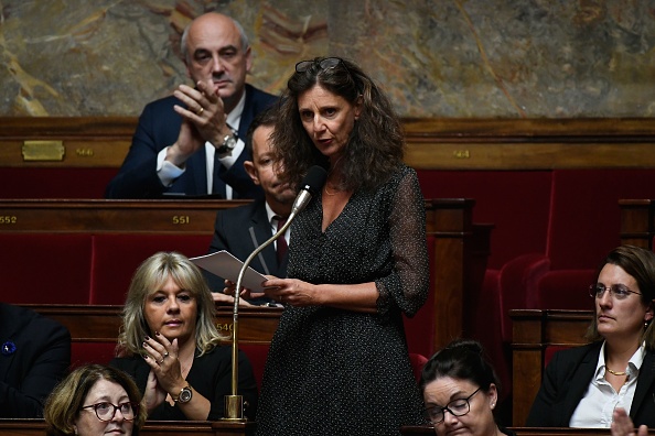 Prise au dépourvu par une question de deux « gilets jaunes » sur le montant du Smic, la députée de la 5e circonscription de Paris n'a eu d'autre choix que de reconnaître son ignorance. Crédit : LIONEL BONAVENTURE/AFP/Getty Images.