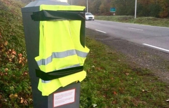 Détérioration massive des radars automatiques dans le département de Seine-et-Marne. (Capture d'écran Twitter@leveque_louis)