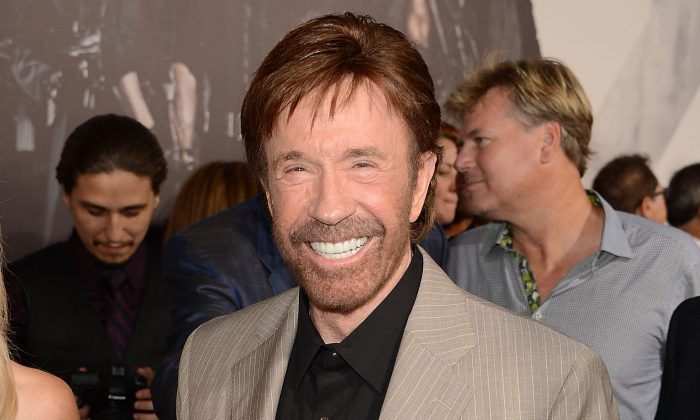 L'acteur Chuck Norris arrivant à la première de « The Expendables 2 » de Lionsgate Films à Hollywood, Californie, le 15 août 2012. (Jason Merritt/Getty Images)