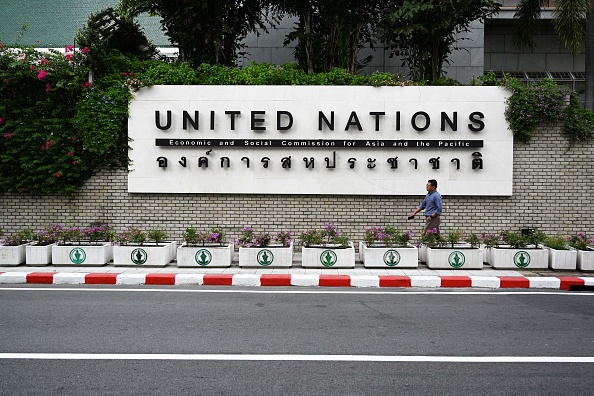 -Le 8 janvier 2019, à Bangkok. Rahaf Mohammed al-Qunun, une femme saoudienne âgée de 18 ans, en quête d'asile, a quitté l'aéroport de Bangkok "sous la protection" de l'agence des Nations Unies pour les réfugiés. Photo LILLIAN SUWANRUMPHA / AFP / Getty Images.