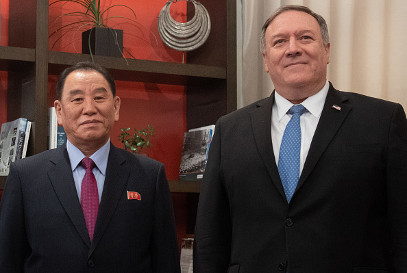 -Le secrétaire d'État américain Mike Pompeo reçoit le vice-président nord-coréen Kim Yong Chol avant une réunion à Washington, DC, le 18 janvier 2019. Photo SAUL LOEB / AFP / Getty Images.