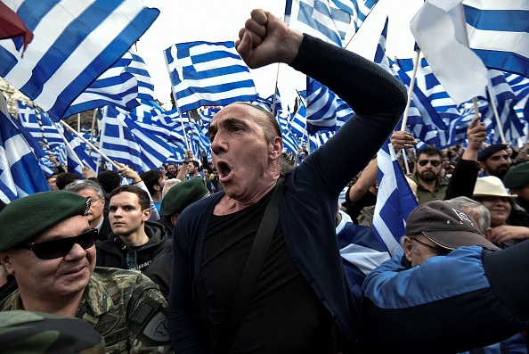 -Les gens manifestent à Athènes le 20 janvier 2019 contre l'accord avec Skopje visant à renommer la Macédoine, pays voisin, la République de Macédoine du Nord. La proposition fait face à de la résistance en Grèce en raison de ce que les critiques considèrent comme des revendications implicites de la terre et du patrimoine culturel grec. Photo LOUISA GOULIAMAKI / AFP / Getty Images.