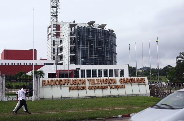 -Un commando de cinq militaires qui avaient pris le contrôle de la radio-télévision nationale, ont été arrêtés. Photo STEVE JORDAN / AFP / Getty Images.