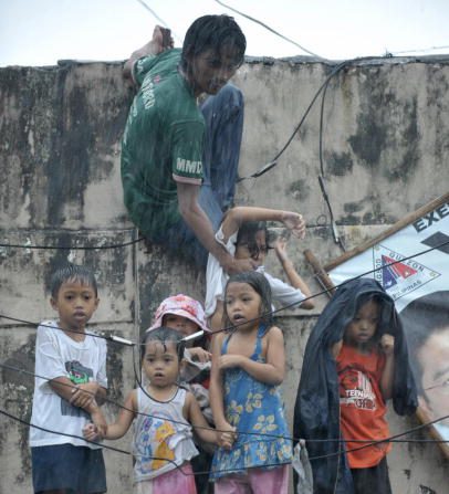 -Illustration de crue suite à une tempête tropicale en Asie. Photo JAY DIRECTO / AFP / Getty Images)