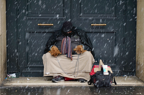 Paris : des immeubles vides et des SDF passent l'hiver dehors dans le froid. (Photo : GERARD JULIEN/AFP/Getty Images)