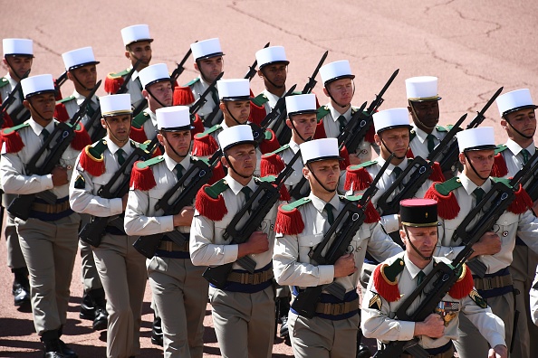 Des légionnaires défilent à Aubagne le 30 avril 2018 pour commémorer le 155e anniversaire de la célèbre bataille de Camerone. Photo d’illustration. Crédit :  ANNE-CHRISTINE POUJOULAT/AFP/Getty Images.