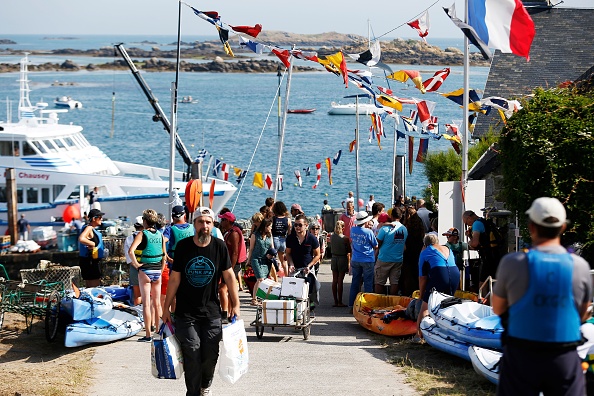 -La baie de Granville, dans le nord-ouest de la France, le 4 août 2018. 6.000 à 9.000 tonnes de bulots sont pêchés chaque année dans cette Baie. Photo de CHARLY TRIBALLEAU / AFP / Getty Images.