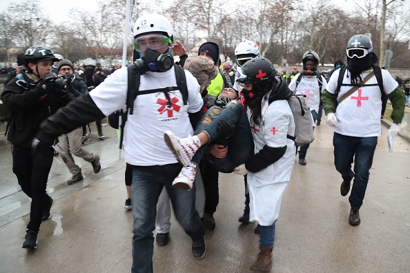 "Gilets jaunes" Acte 10 :  Un homme, blessé lors d'affrontements avec les forces de l'ordre. Paris le 19 janvier 2019.    (Photo : ZAKARIA ABDELKAFI/AFP/Getty Images)