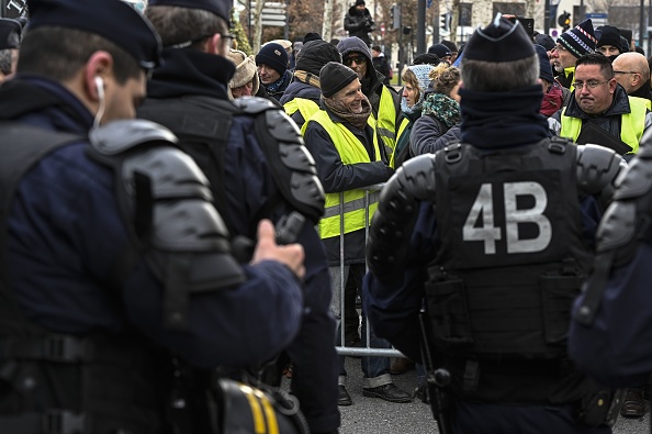 "Gilets jaunes" à Valence  (Drôme). Plus de 5 000 manifestants pour une marche régionale organisée à l'occasion de l'acte 12.  (Photo : JEAN-PHILIPPE KSIAZEK/AFP/Getty Images)