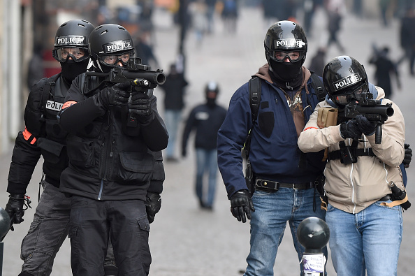 Manifestations "gilets jaunes". Le Conseil d'État a rejeté vendredi les demandes de suspension de l'usage du lanceur de balles de défense (LBD).     (Photo : SEBASTIEN SALOM GOMIS/AFP/Getty Images)