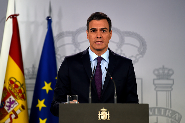 -Le Premier ministre espagnol Pedro Sanchez fait une déclaration officielle sur le Venezuela, au palais de la Moncloa à Madrid, le 4 février 2019. L'Espagne est aujourd'hui la dernière nation à reconnaître le chef de l'opposition vénézuélienne, Juan Guaido, au poste de chef par intérim. Photo de PIERRE-PHILIPPE MARCOU / AFP / Getty Images.