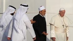 Le pape décoiffe les Emirats avec une messe inédite en plein air