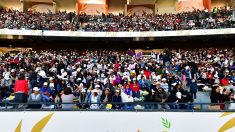 Grande messe inédite en plein air du pape François aux Emirats