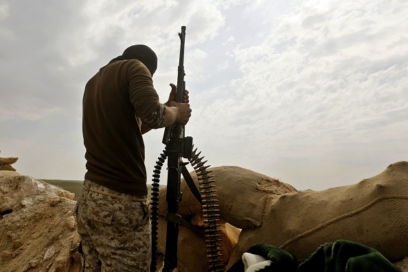  Un combattant des Forces démocratiques syriennes (FDS) de la région de Baghouz dans la province syrienne orientale de Deir Ezzor, février 2019. -   (Photo : DELIL SOULEIMAN/AFP/Getty Images)