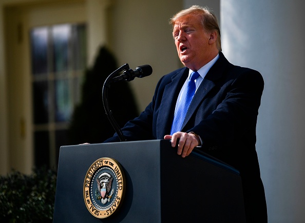 -Le président des États-Unis, Donald Trump, demande aux Européens de reprendre leurs centaines de ressortissants détenus en Syrie après avoir rejoint les rangs de l'EI, et de les juger. Photo par Brendan Smialowski / AFP / Getty Images.