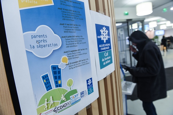 Caisse d'allocations familiales (CAF) se chargera bientôt de fixer le montant des pensions alimentaires.   (Photo : SEBASTIEN BOZON/AFP/Getty Images)