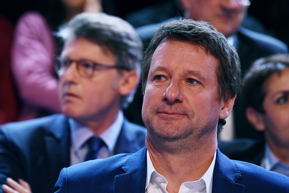 Yannick Jadot, ancien candidat à l'élection présidentielle française pour le Parti Vert Europe-Ecologie-Les Verts (EELV),dans les studios de France 2 à Saint-Cloud, le 9 mars 2017.     (Photo : GABRIEL BOUYS/AFP/Getty Images)