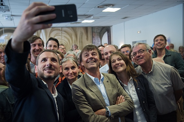 Matthieu Orphelin (ex-LREM) aux côtés de Nicolas Hulot le 7 juin 2017 à Angers. (JEAN-SEBASTIEN EVRARD/AFP/Getty Images)