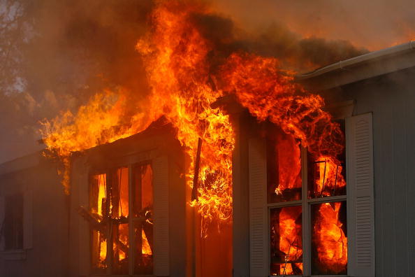 Paris 16e : le feu a démarré vers 01H00 du matin selon les pompiers qui évoquent une "scène d'une incroyable violence". (Photo : David McNew/Getty Images)