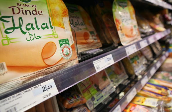 Photo prise dans le rayon charcuterie d’un supermarché parisien le 17 février 2010. Crédit : LOIC VENANCE/AFP/Getty Images.