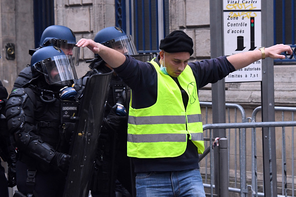 Filmée le 2 février, l’altercation entre un policier de la Brigade anticriminalité et un boulanger avait fait le tour des réseaux sociaux, provoquant des réactions diverses auprès des internautes. Photo d'illustration. Crédit : MEHDI FEDOUACH/AFP/Getty Images.