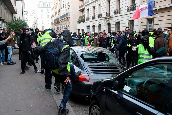 Émaillé de nombreux incidents, l’acte XIII des Gilets jaunes a une fois de plus été gangréné « par la présence de petits groupes de casseurs mobiles et déterminés » venus perturber les cortèges des manifestants. Crédit : ZAKARIA ABDELKAFI/AFP/Getty Images.