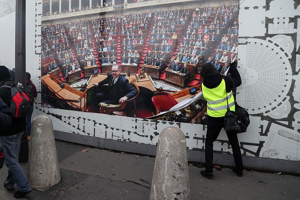 Agacé par les amalgames consistant à imputer aux Gilets jaunes la responsabilité de délits avant les conclusions des enquêtes judiciaires, Yann Le Bihan a regretté une forme de manipulation destinée à décrédibiliser le mouvement. Crédit :   ZAKARIA ABDELKAFI/AFP/Getty Images.