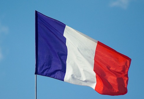 L'Assemblée nationale a prévu la présence obligatoire dans les salles de classe du drapeau tricolore et du drapeau européen, ainsi que des paroles de l'hymne national, dans le cadre de l'examen du projet de loi "sur l'école de la confiance". (Photo d'illustration : Pixabay)