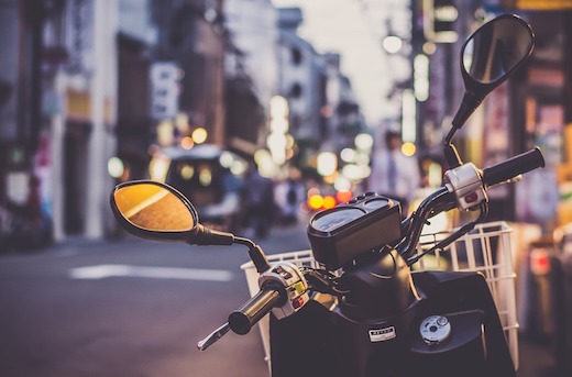 Fauchée sur son scooter par un automobiliste de 92 ans, la vie d'une jeune femme a basculé. (Photo d'illustration : Pixabay)