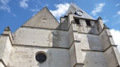 Il découvre une vierge datant du XVe siècle ensevelie sous l’autel de l’église