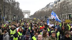 Invité à quitter le plateau, un gilet jaune prend le journaliste au mot et claque la porte de BFMTV