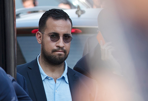 16 juillet 2018 : Alexandre Benalla, alors agent de sécurité supérieur de l'Elysée, à l'aéroport de Roissy-Charles de Gaulle.    (Photo :  THOMAS SAMSON/AFP/Getty Images)