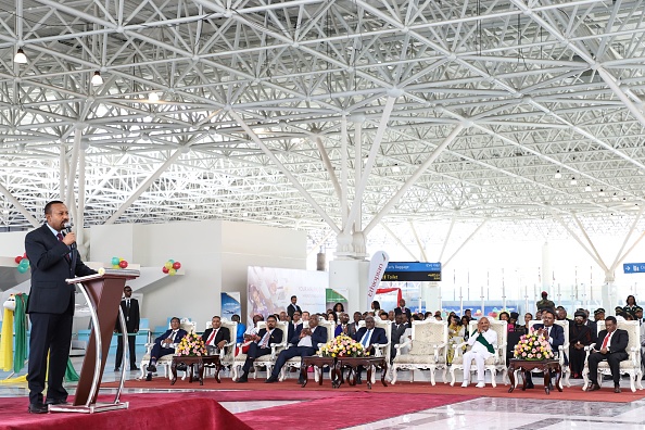 -Le Premier ministre éthiopien Abiy Ahmed a inauguré récemment le nouveau terminal de l'aéroport international d'Addis-Abeba Bole à Addis-Abeba (Éthiopie), le 27 janvier 2019. Photo de Michael TEWELDE / AFP / Getty Images.